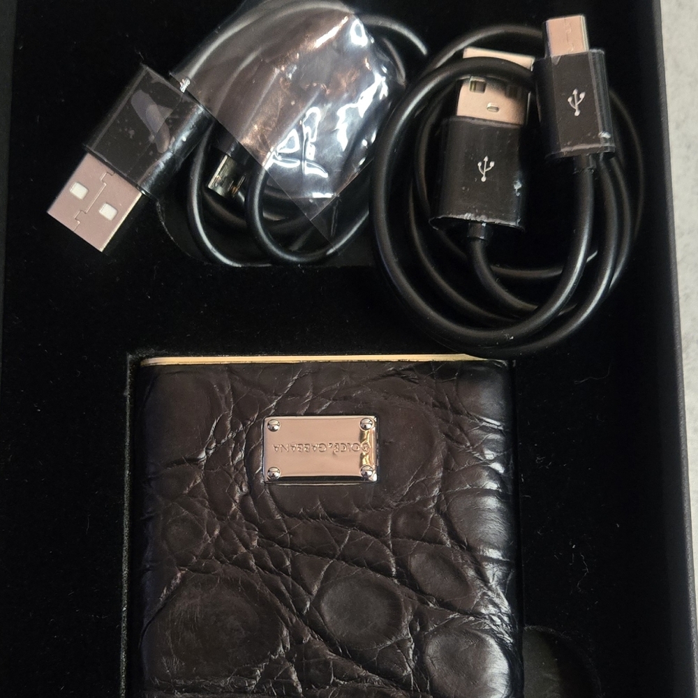DOLCE & GABBANA Power Bank Battery Charger - Black/Rose Gold - Picture 2 of 7